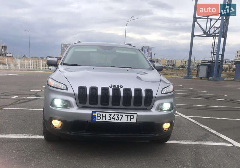Внедорожник / Кроссовер Jeep Cherokee 2017 в 