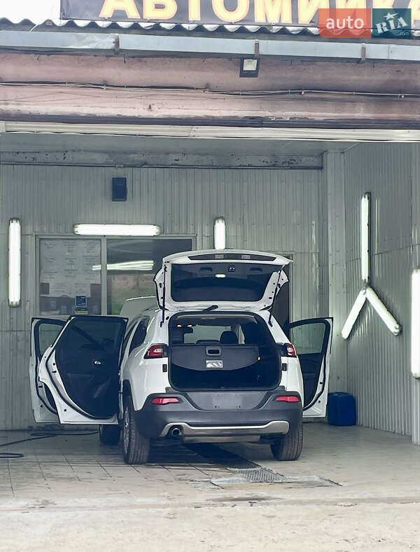 Позашляховик / Кросовер Jeep Cherokee 2013 в Львові