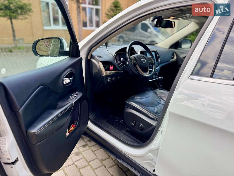 Позашляховик / Кросовер Jeep Cherokee 2013 в Львові