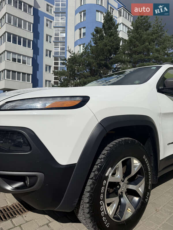 Позашляховик / Кросовер Jeep Cherokee 2015 в Новояворівську