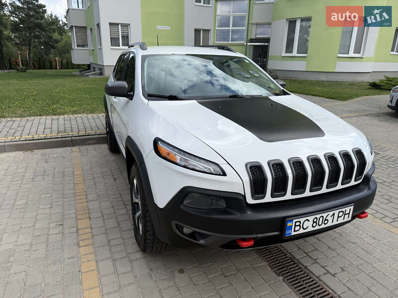 Позашляховик / Кросовер Jeep Cherokee 2015 в Новояворівську