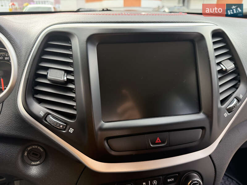 Позашляховик / Кросовер Jeep Cherokee 2015 в Новояворівську