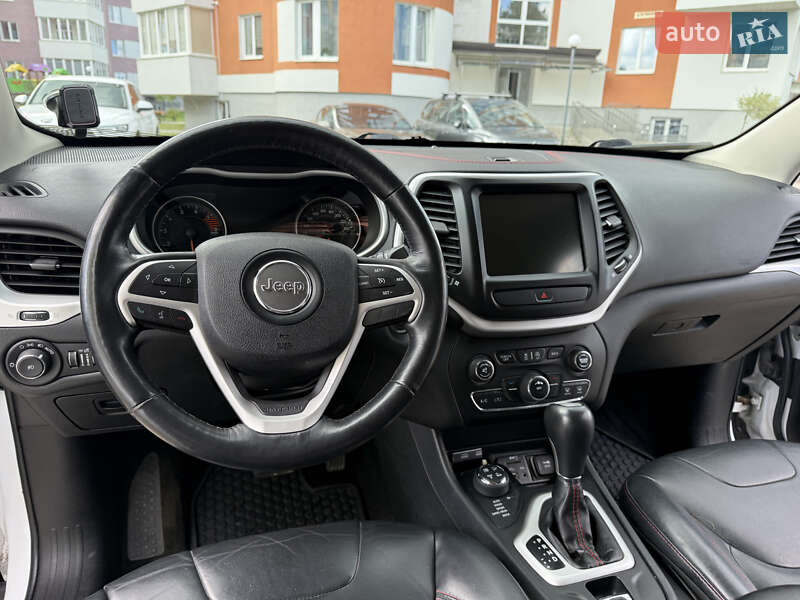 Позашляховик / Кросовер Jeep Cherokee 2015 в Новояворівську