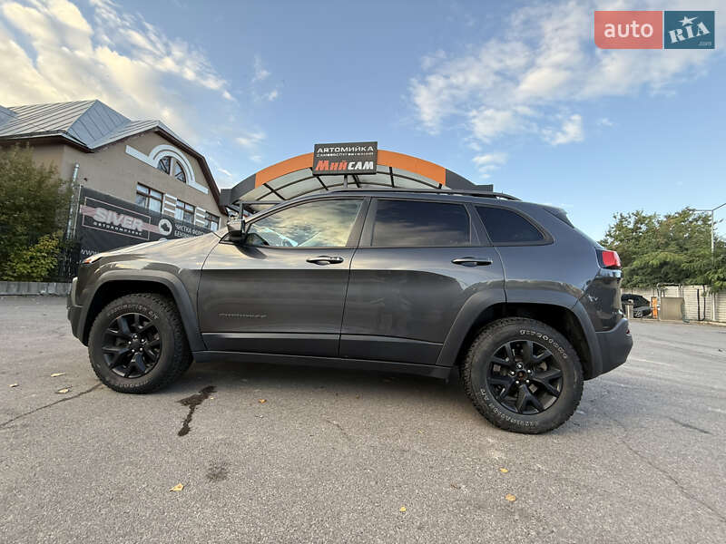 Внедорожник / Кроссовер Jeep Cherokee 2016 в Чернигове