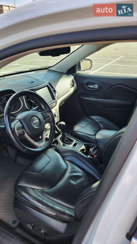 Внедорожник / Кроссовер Jeep Cherokee 2016 в Полтаве