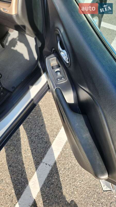 Внедорожник / Кроссовер Jeep Cherokee 2016 в Полтаве