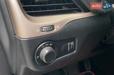 Внедорожник / Кроссовер Jeep Cherokee 2014 в 