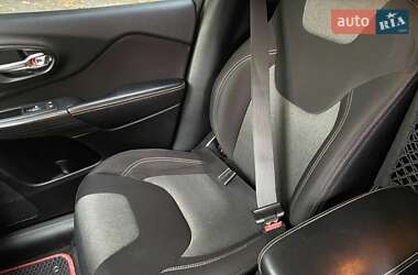Внедорожник / Кроссовер Jeep Cherokee 2014 в 