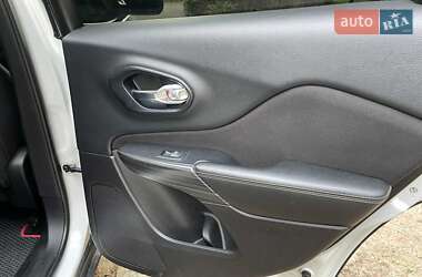 Внедорожник / Кроссовер Jeep Cherokee 2014 в 