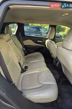 Внедорожник / Кроссовер Jeep Cherokee 2015 в 