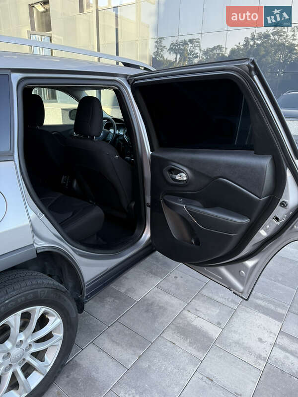 Внедорожник / Кроссовер Jeep Cherokee 2020 в Киеве