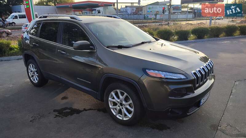 Позашляховик / Кросовер Jeep Cherokee 2015 в Чернігові