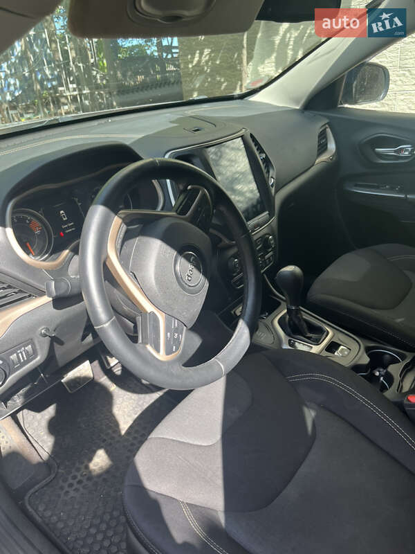 Позашляховик / Кросовер Jeep Cherokee 2016 в Сквирі