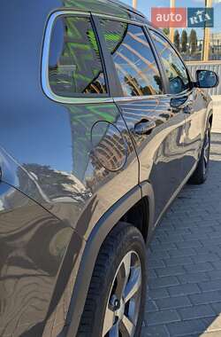 Внедорожник / Кроссовер Jeep Cherokee 2018 в 