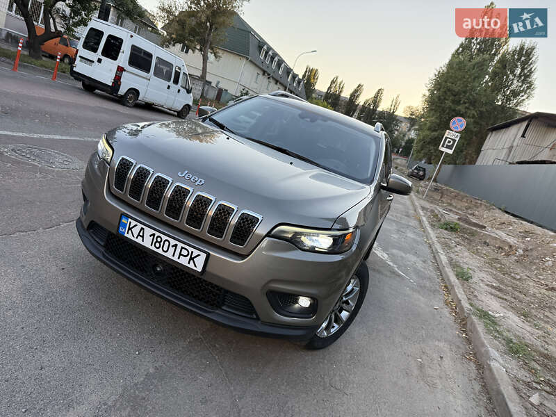 Внедорожник / Кроссовер Jeep Cherokee 2020 в 