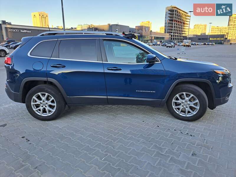 Внедорожник / Кроссовер Jeep Cherokee 2017 в Киеве