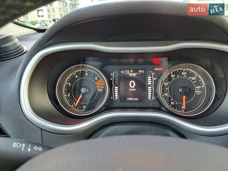 Внедорожник / Кроссовер Jeep Cherokee 2017 в Киеве