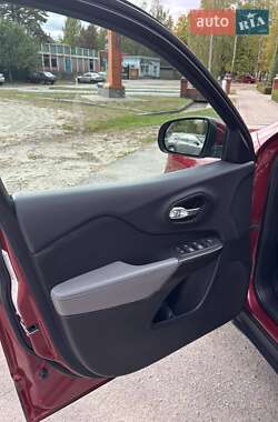 Позашляховик / Кросовер Jeep Cherokee 2013 в Лебедині