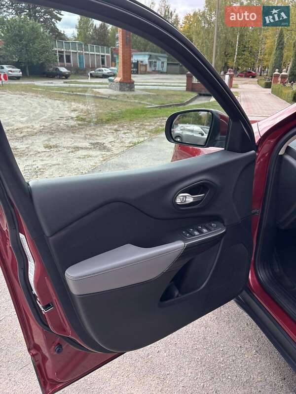 Позашляховик / Кросовер Jeep Cherokee 2013 в Лебедині