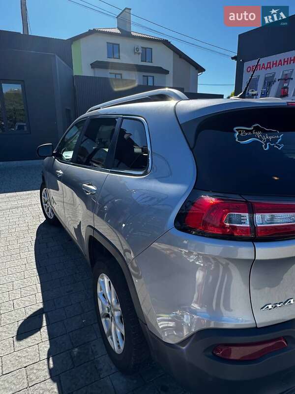 Позашляховик / Кросовер Jeep Cherokee 2015 в Львові