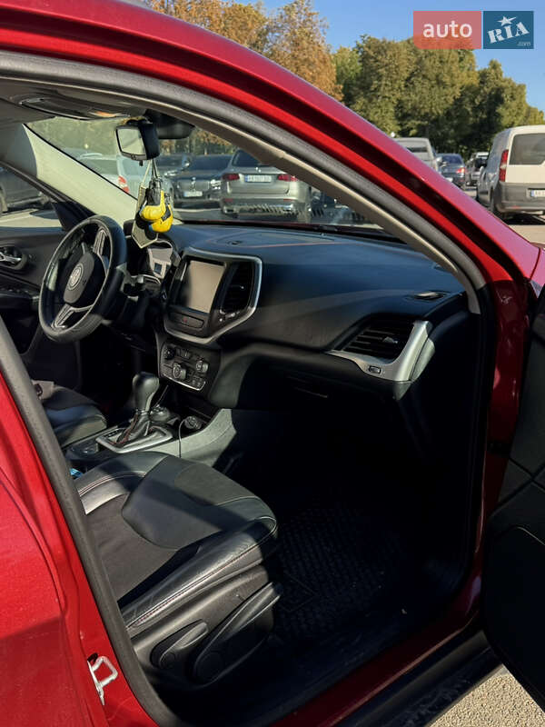 Внедорожник / Кроссовер Jeep Cherokee 2016 в Харькове