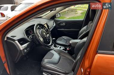 Внедорожник / Кроссовер Jeep Cherokee 2014 в 