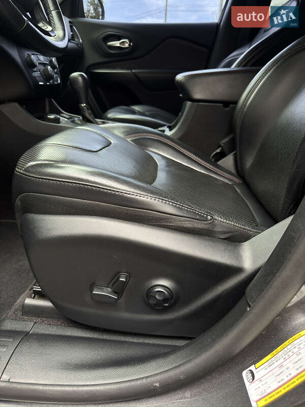 Внедорожник / Кроссовер Jeep Cherokee 2019 в Ивано-Франковске