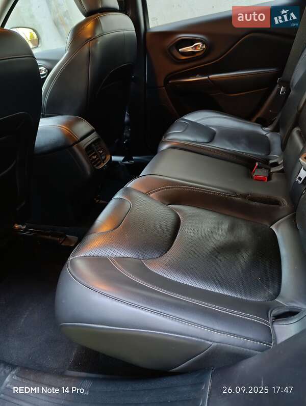 Позашляховик / Кросовер Jeep Cherokee 2015 в Васильківці