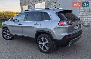 Внедорожник / Кроссовер Jeep Cherokee 2019 в 