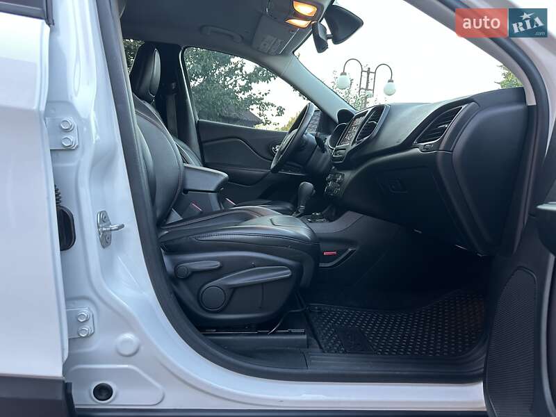 Внедорожник / Кроссовер Jeep Cherokee 2018 в Виннице
