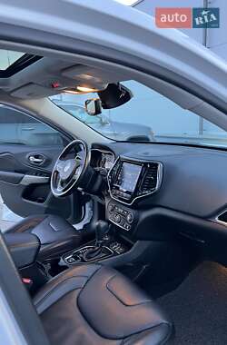 Внедорожник / Кроссовер Jeep Cherokee 2019 в 