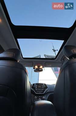 Внедорожник / Кроссовер Jeep Cherokee 2019 в 