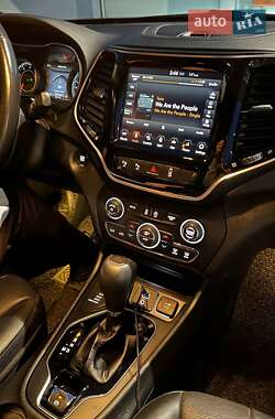 Внедорожник / Кроссовер Jeep Cherokee 2019 в 