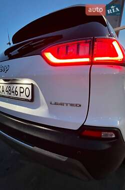Внедорожник / Кроссовер Jeep Cherokee 2019 в 