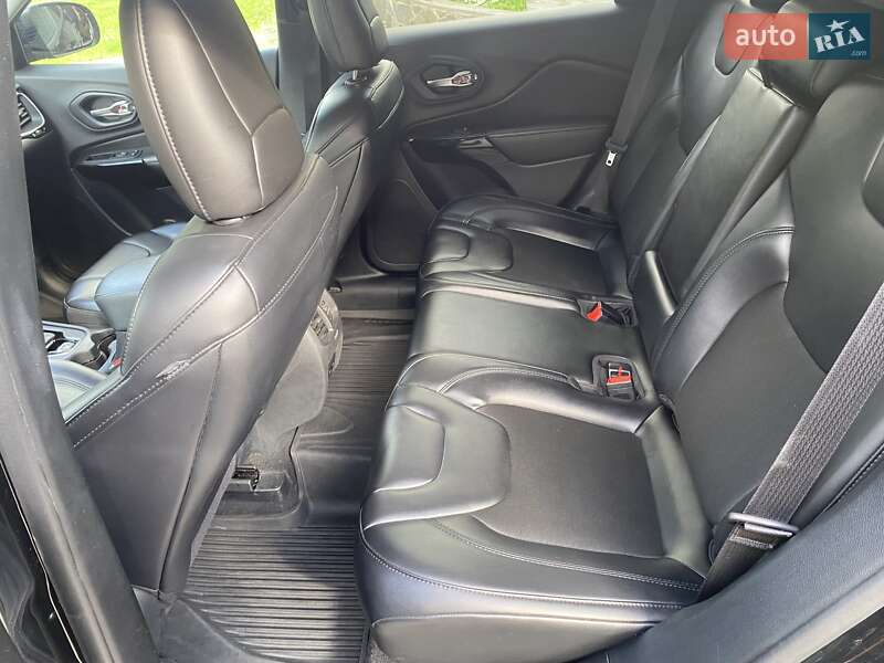 Внедорожник / Кроссовер Jeep Cherokee 2019 в Хмельницком