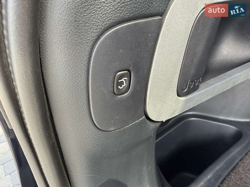 Внедорожник / Кроссовер Jeep Cherokee 2015 в Львове