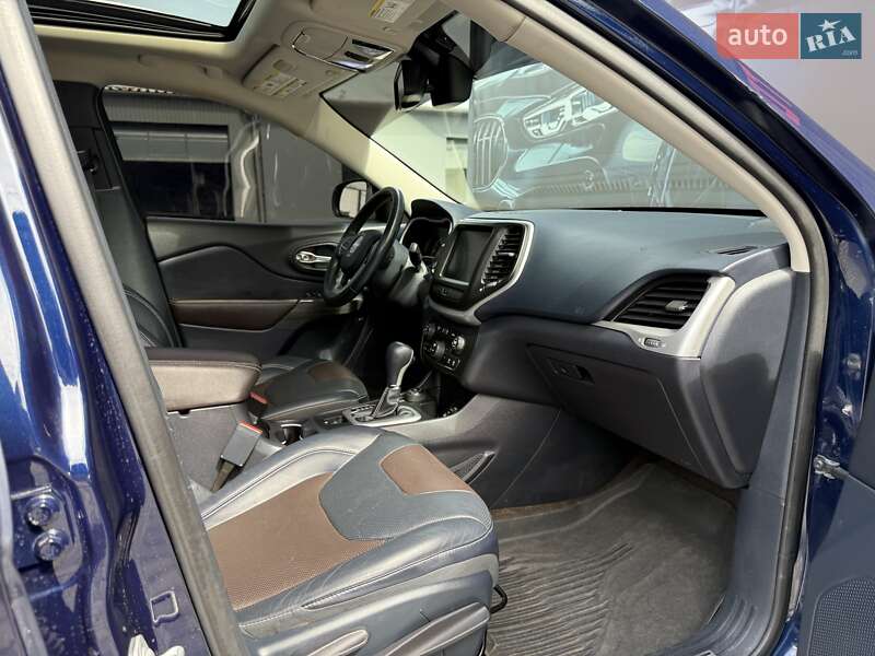 Внедорожник / Кроссовер Jeep Cherokee 2015 в Львове