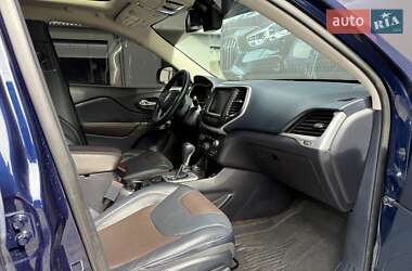 Внедорожник / Кроссовер Jeep Cherokee 2015 в 