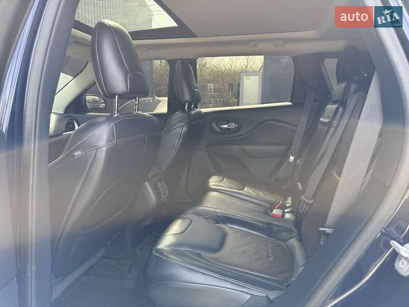 Внедорожник / Кроссовер Jeep Cherokee 2015 в Львове