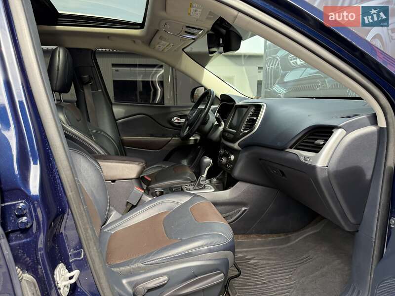 Внедорожник / Кроссовер Jeep Cherokee 2015 в Львове