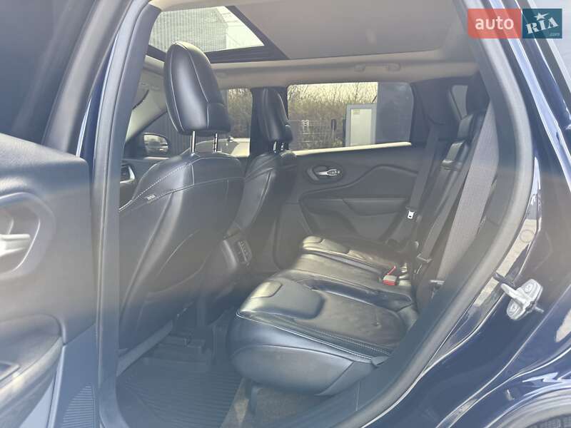 Внедорожник / Кроссовер Jeep Cherokee 2015 в Львове