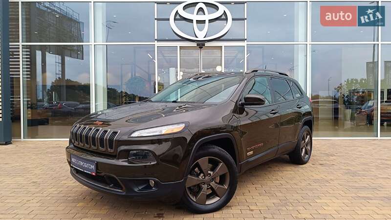 Внедорожник / Кроссовер Jeep Cherokee 2016 в 