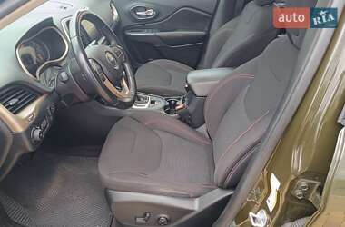 Внедорожник / Кроссовер Jeep Cherokee 2016 в 