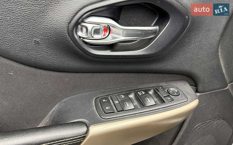 Внедорожник / Кроссовер Jeep Cherokee 2017 в Черновцах