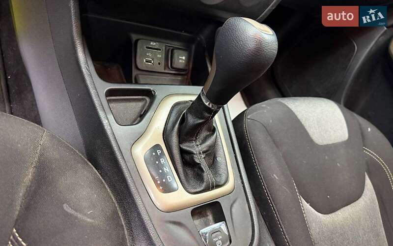 Внедорожник / Кроссовер Jeep Cherokee 2017 в Черновцах