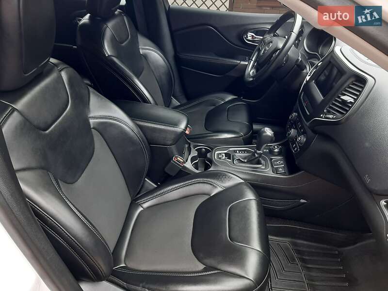 Внедорожник / Кроссовер Jeep Cherokee 2018 в Полтаве