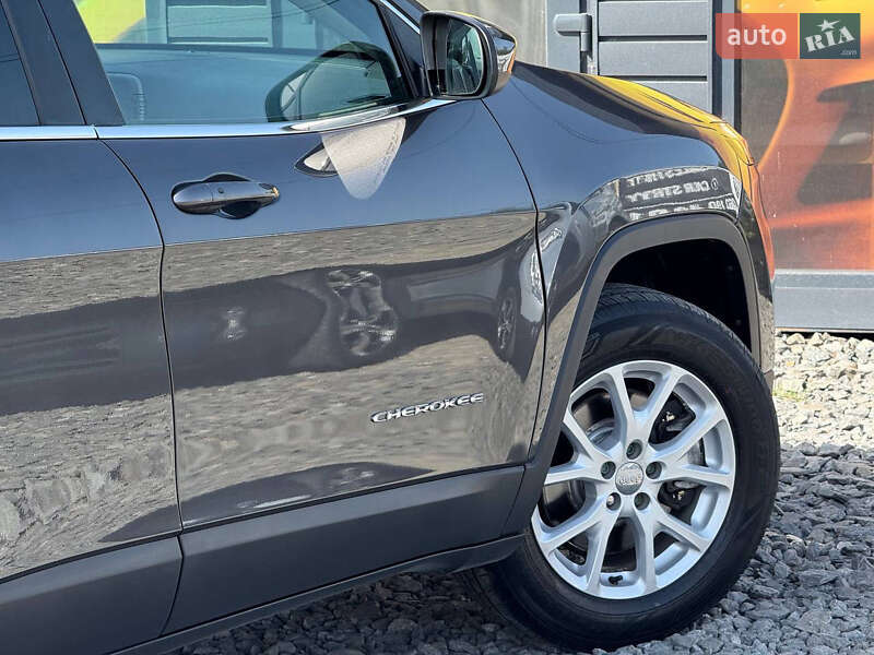 Внедорожник / Кроссовер Jeep Cherokee 2014 в Стрые