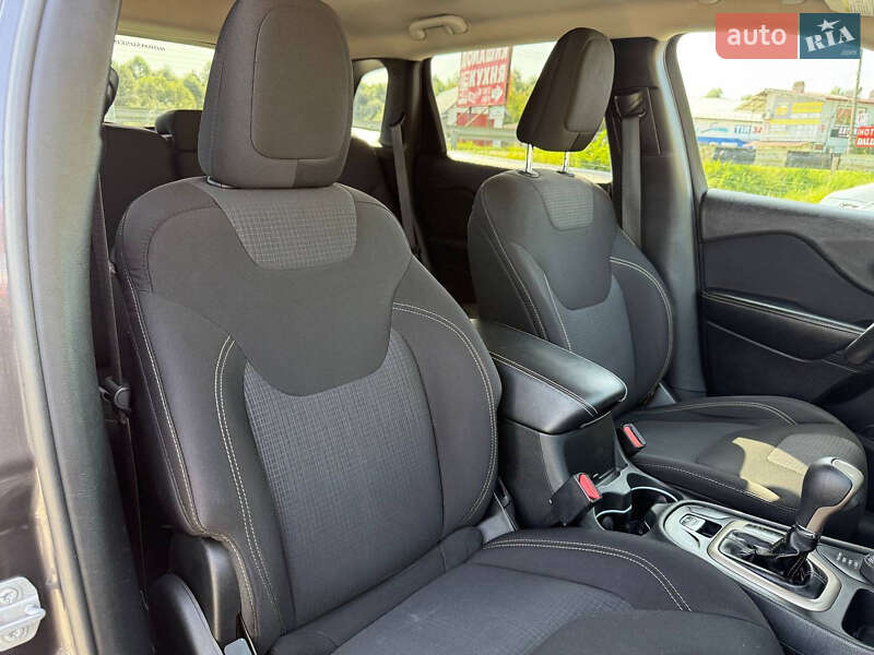 Внедорожник / Кроссовер Jeep Cherokee 2014 в Стрые