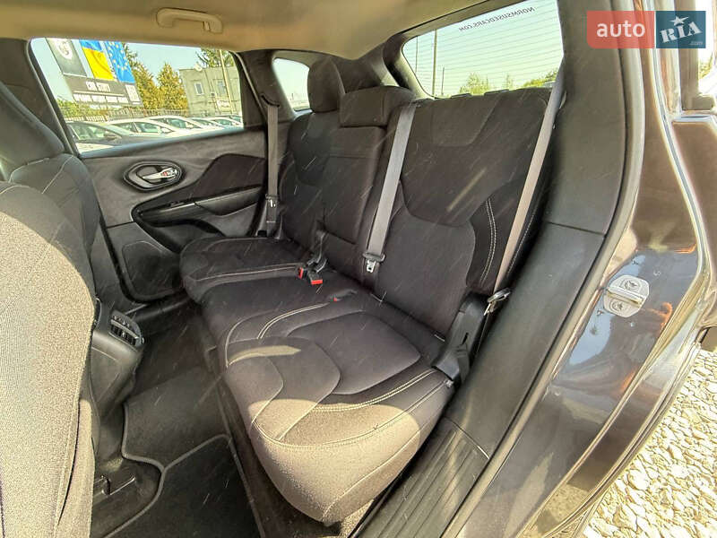 Внедорожник / Кроссовер Jeep Cherokee 2014 в Стрые