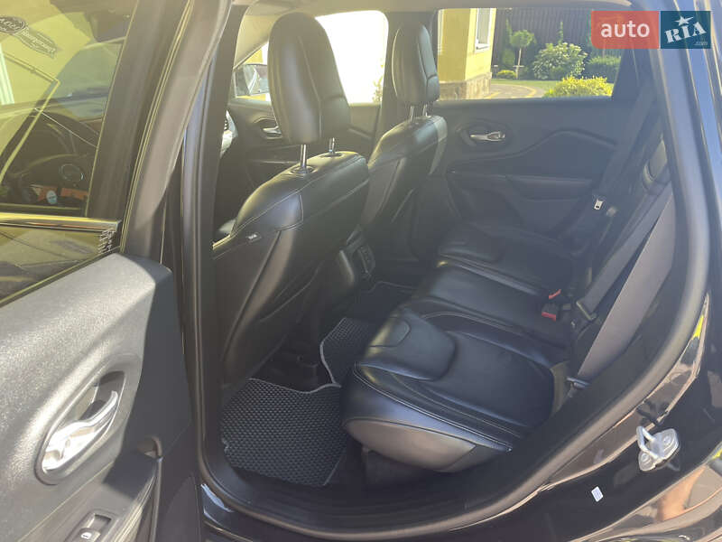 Внедорожник / Кроссовер Jeep Cherokee 2015 в Хмельницком